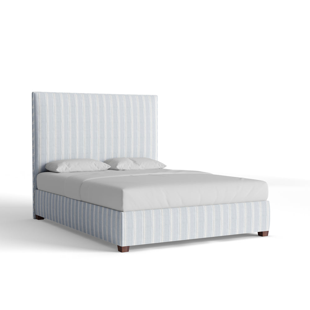 Queen margot mist custom on white background