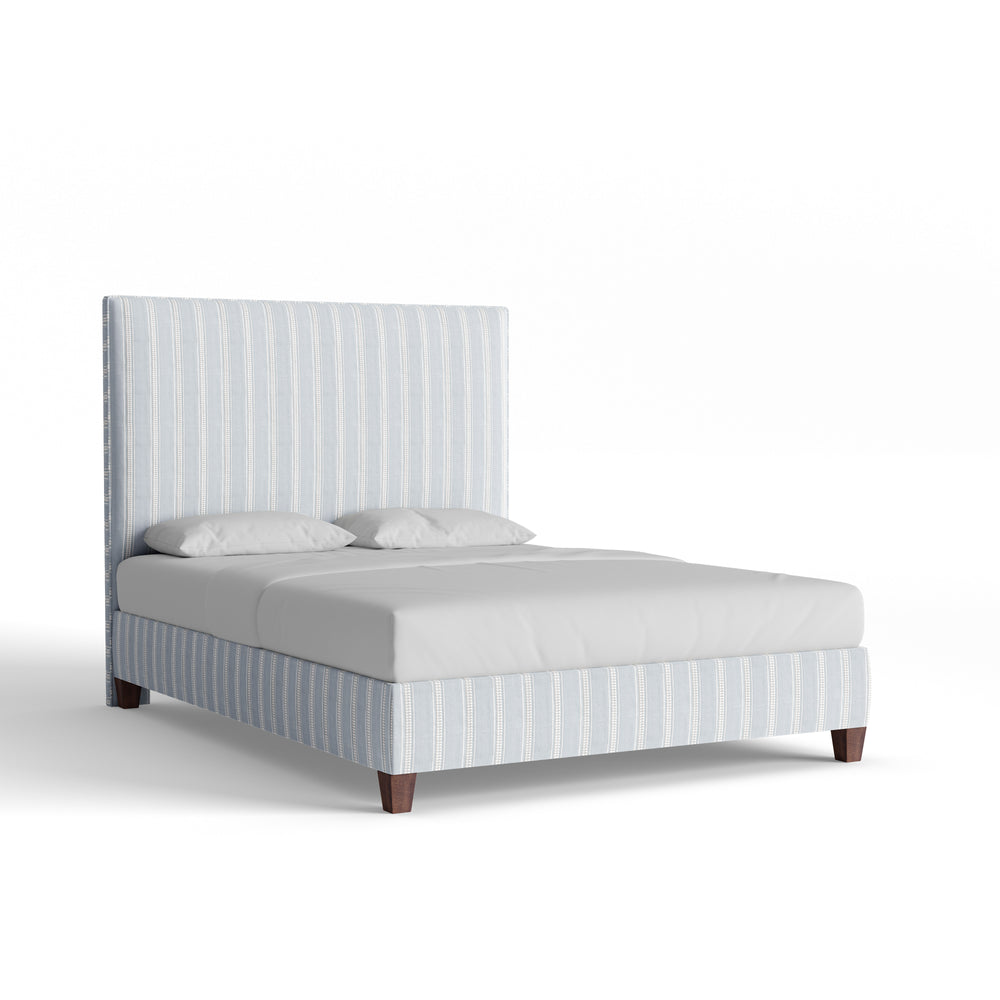 Queen margot mist custom on white background