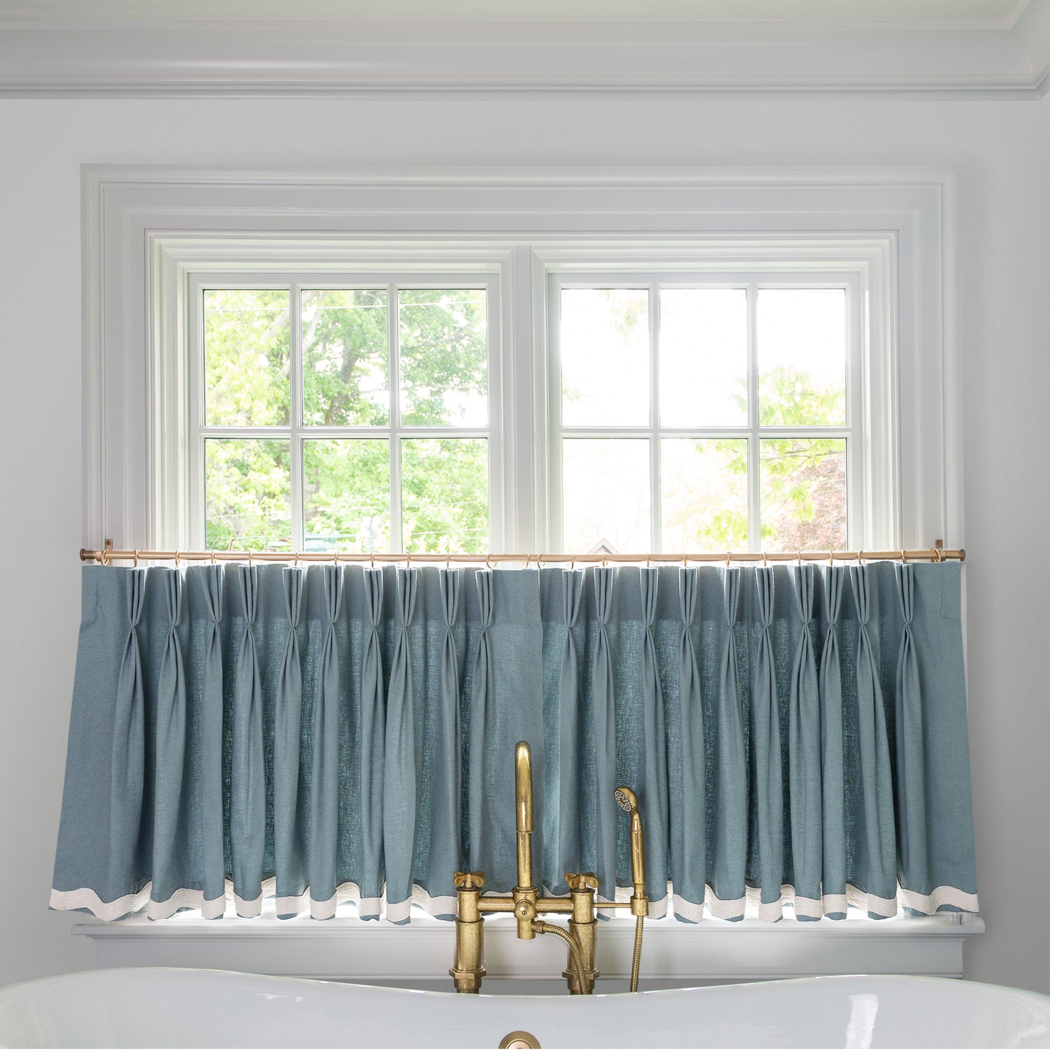 Shown in Pinch Pleat / Cream Rick Rack