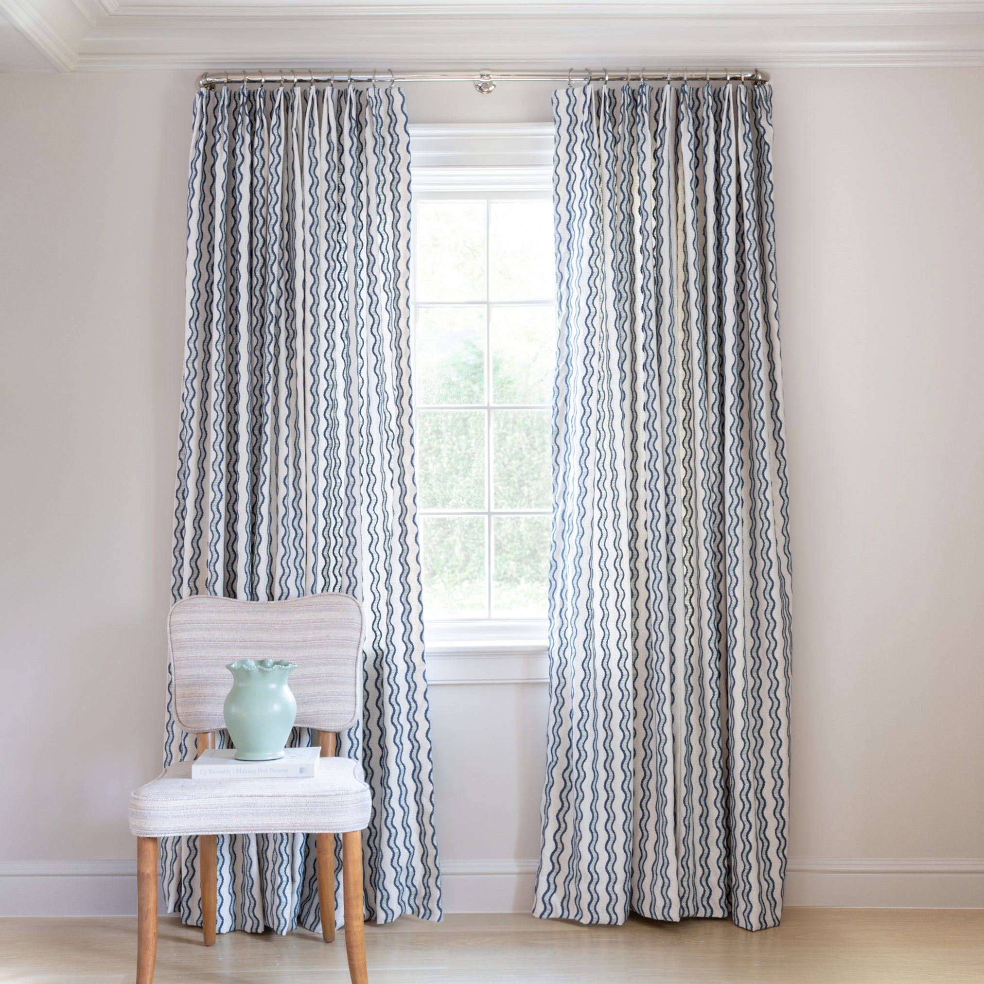 FEATURED: Shown with Tailored Pleat / Privacy