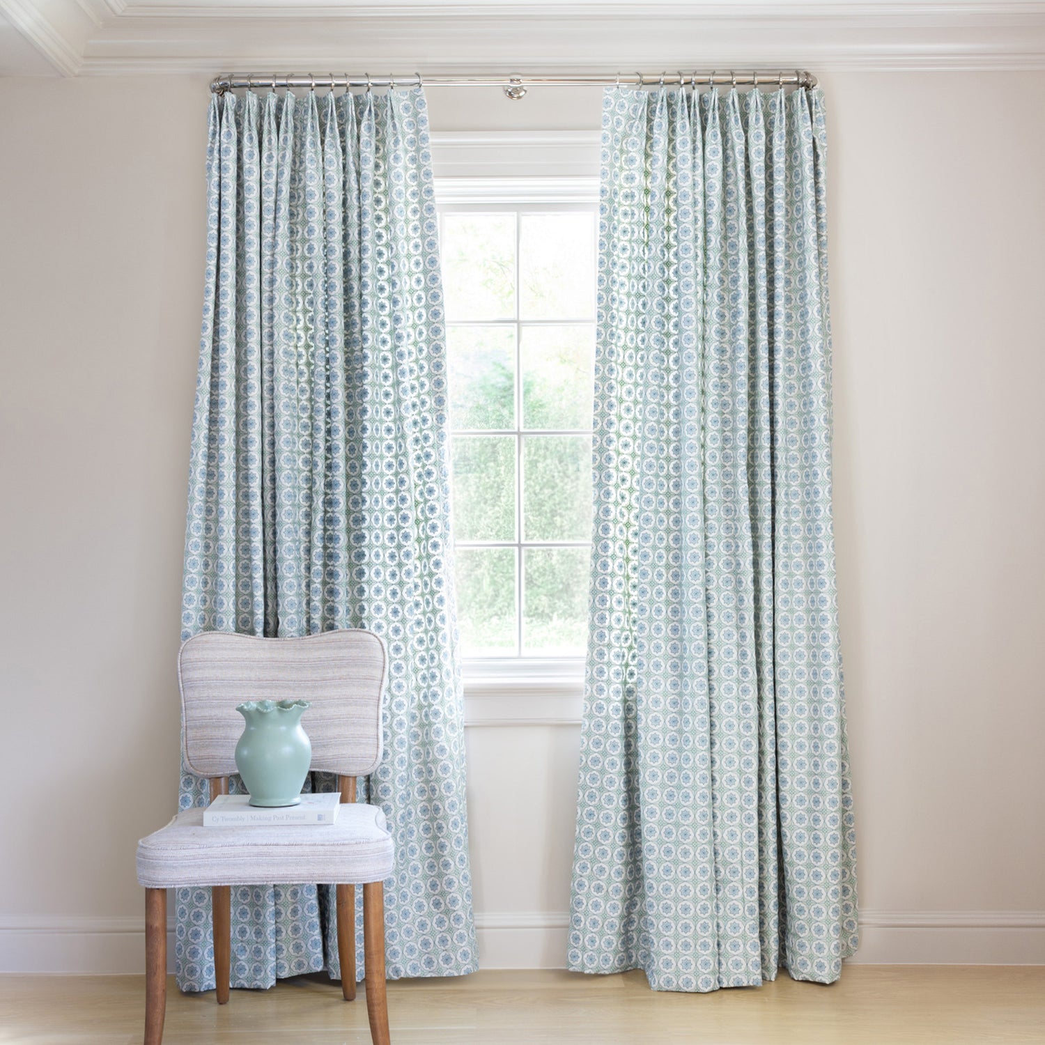 FEATURED: Shown in Tailored Pleat / Privacy
