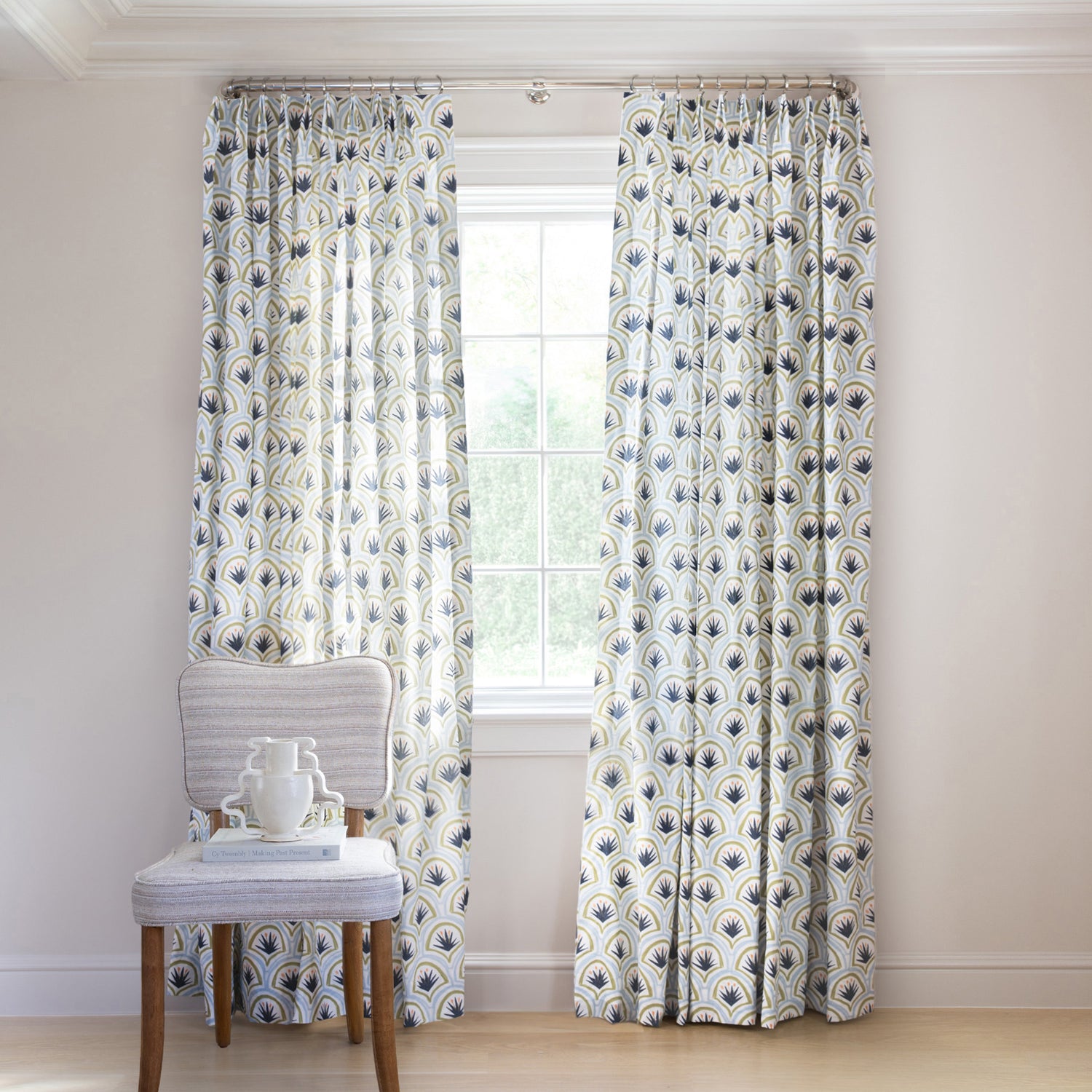 FEATURED: Shown in Tailored Pleat / Privacy