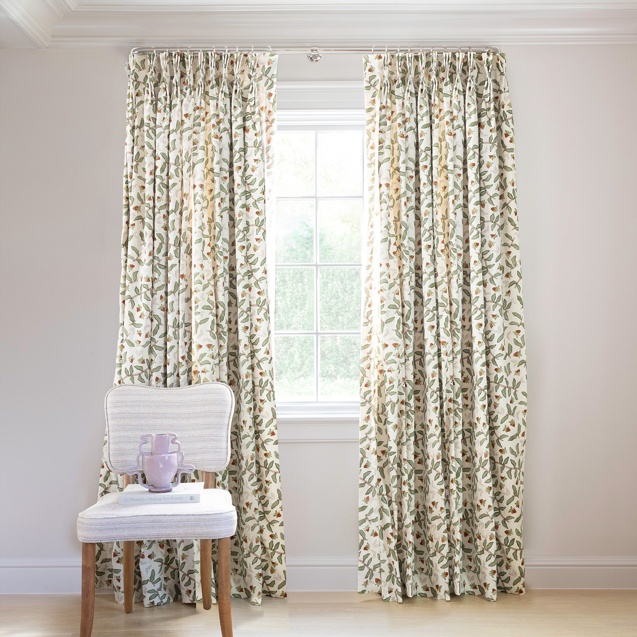 Shown with Pinch Pleat / Privacy