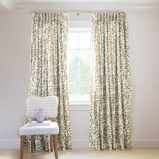 Shown with Pinch Pleat / Privacy