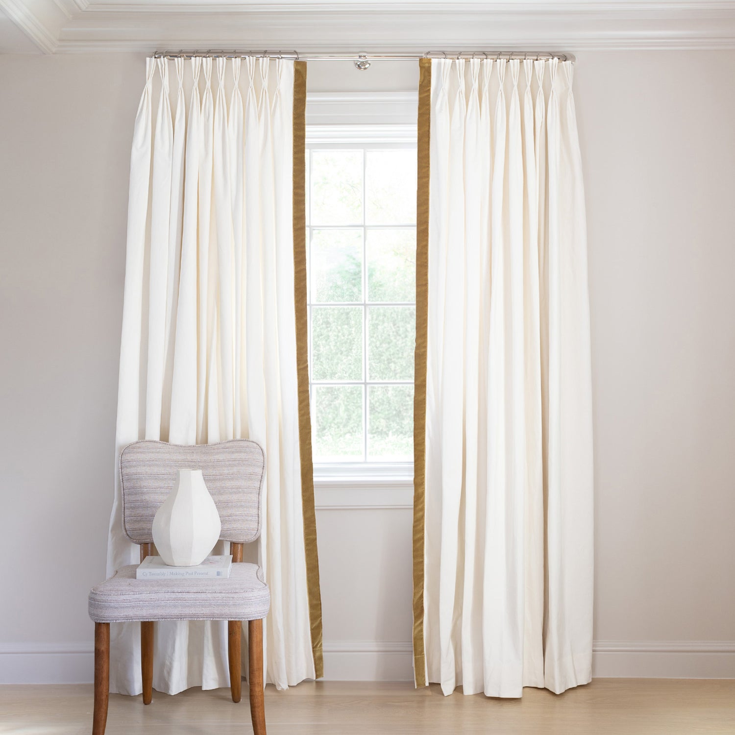 Shown in Pinch Pleat / Privacy / Camel Band