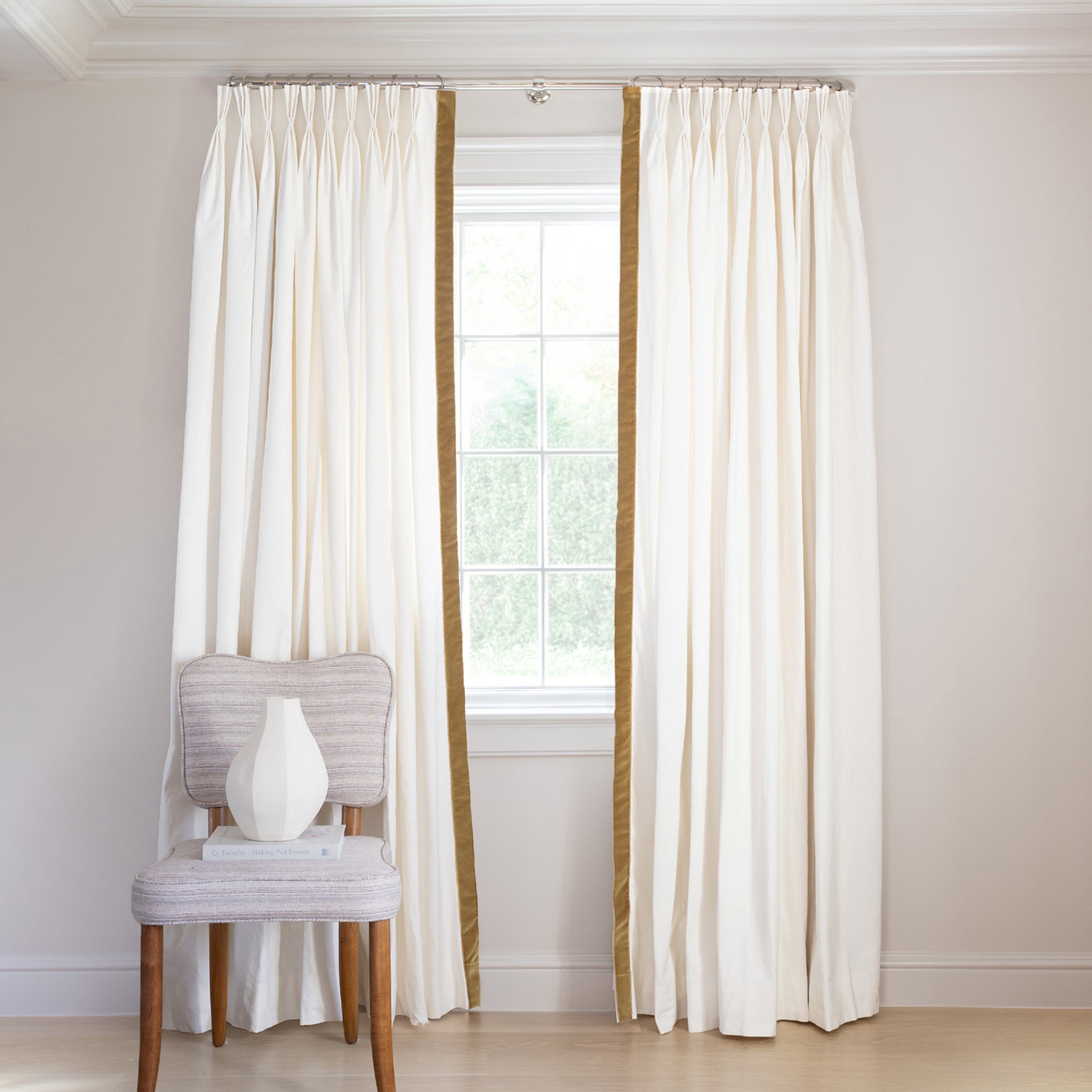 Shown in Pinch Pleat / Privacy / Camel Band