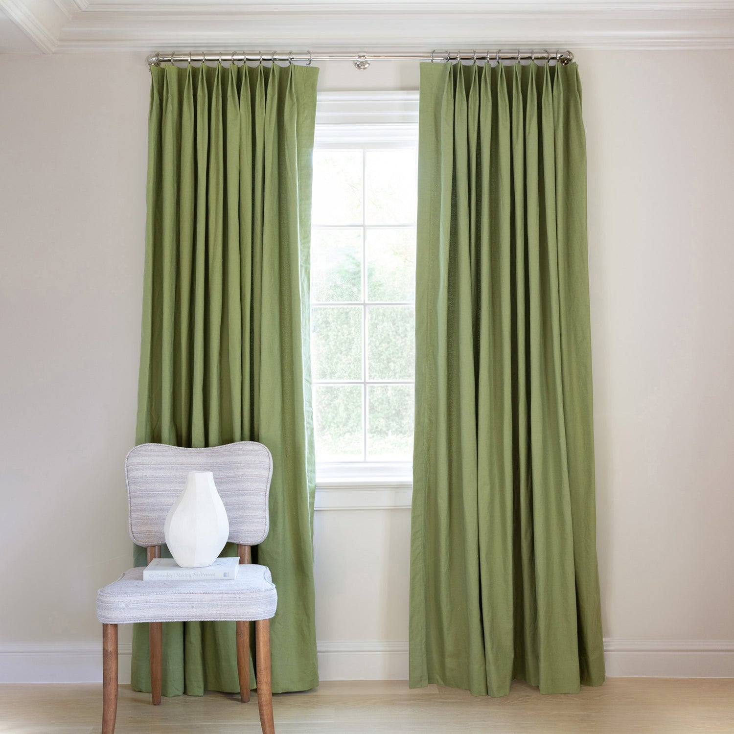 FEATURED: Shown in Tailored Pleat / Privacy