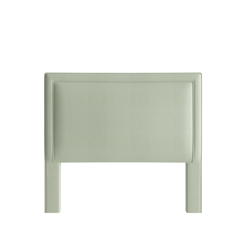 Queen laurel velvet custom on white background