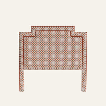 FEATURED: Shown in Queen / Nutmeg Welt