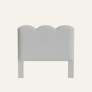 FEATURED: Shown in Queen / Sand Welt