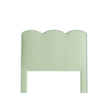 FEATURED: Shown in Queen / Powder Welt