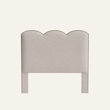 FEATURED: Shown in Queen / Moss Welt