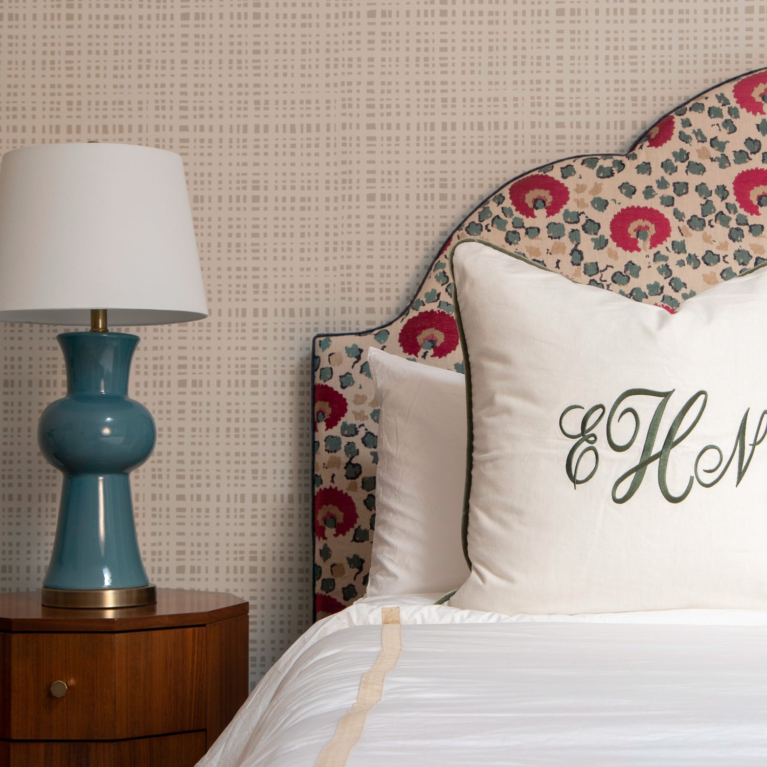 4 Tips for Tastefully Styling Your Bed With Throw Pillows - Design