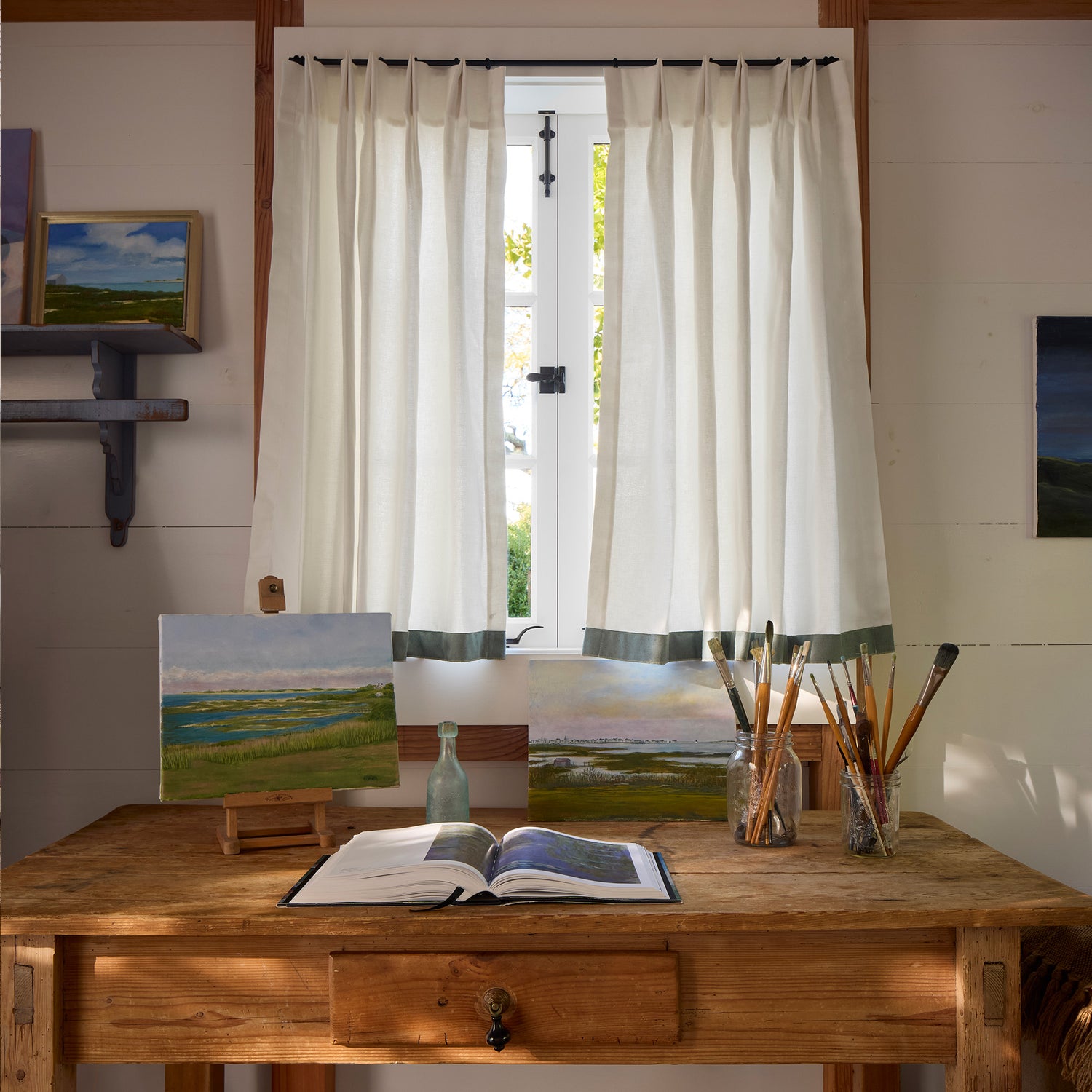 FEATURED: Shown in Tailored Pleat / Harbor Band