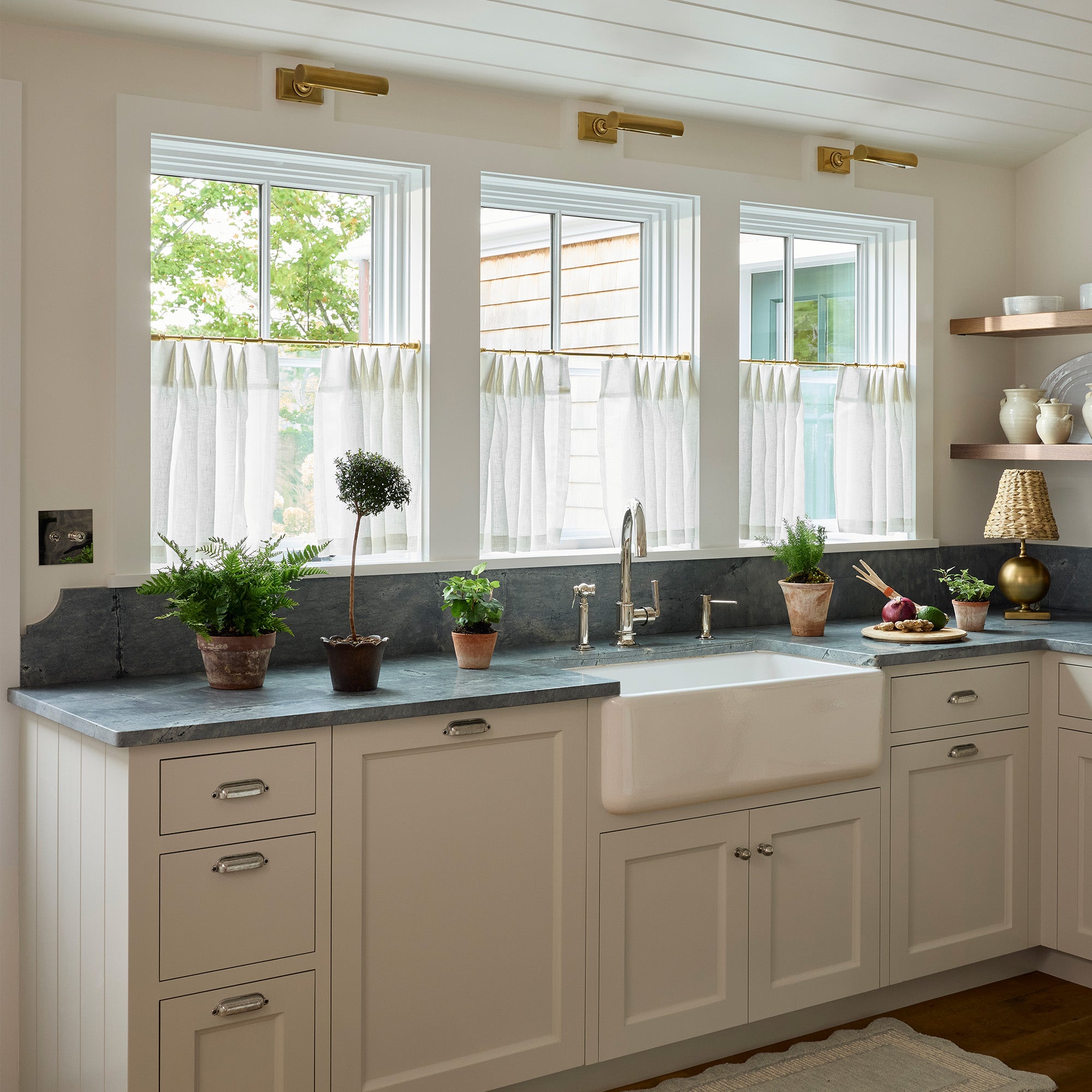 FEATURED: Shown in Tailored Pleat