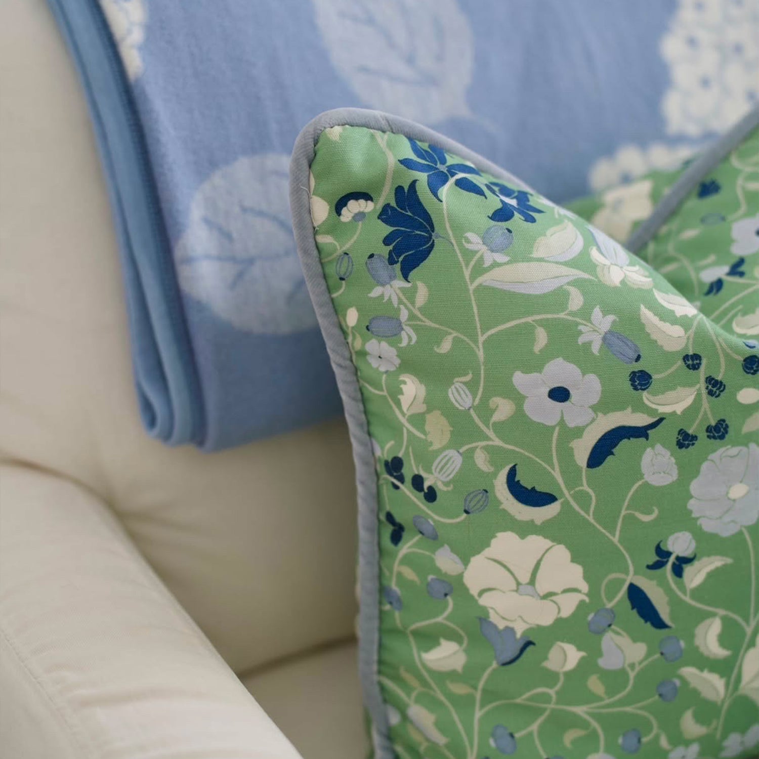 FEATURED: Photo by @caseymroland. Shown with Sky Velvet Piping.
