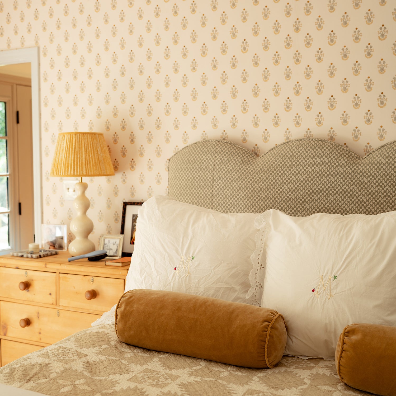 FEATURED: Photo by @hannahsmckenna. Lucie Chamomile Wallpaper & Quinn Sage Theodora Bed