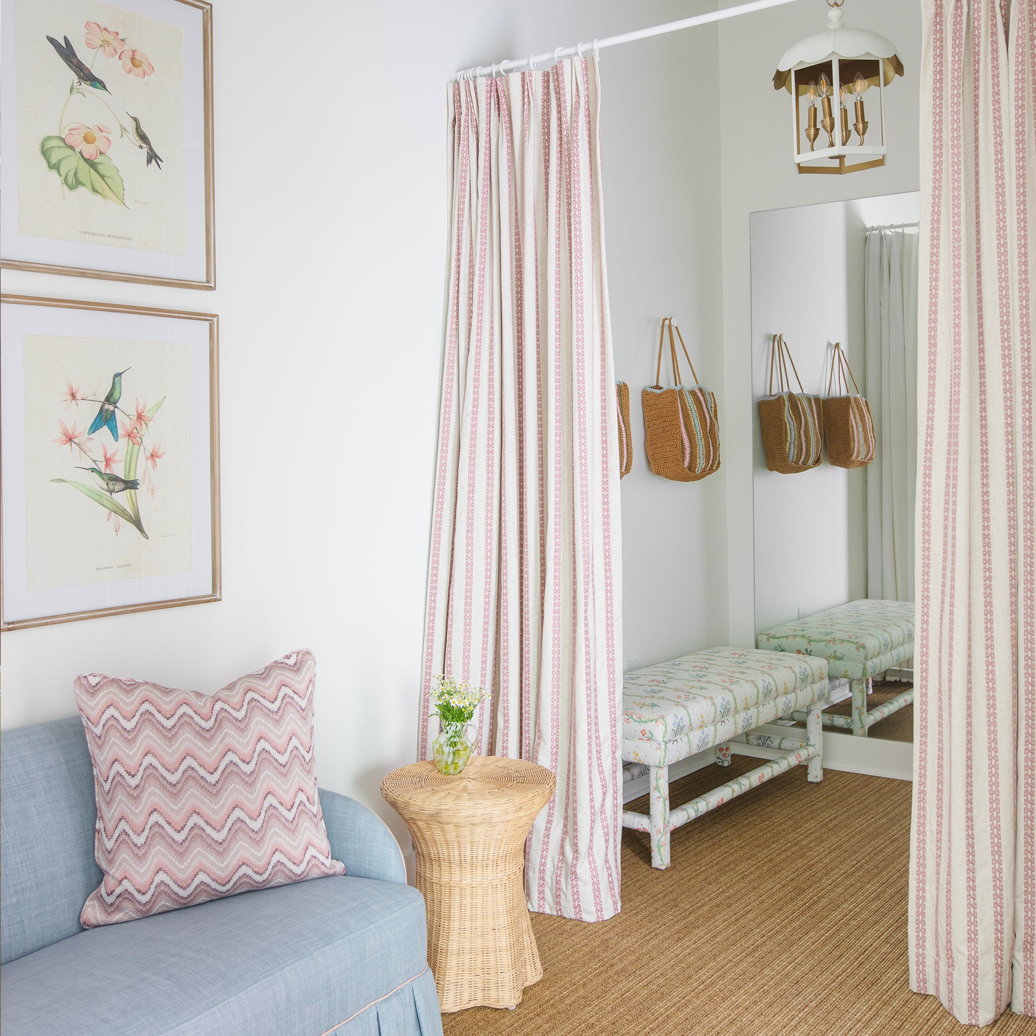 FEATURED: Photo by @mollybasileinteriors & @margaret.wright. Shown in Tailored Pleat / Privacy