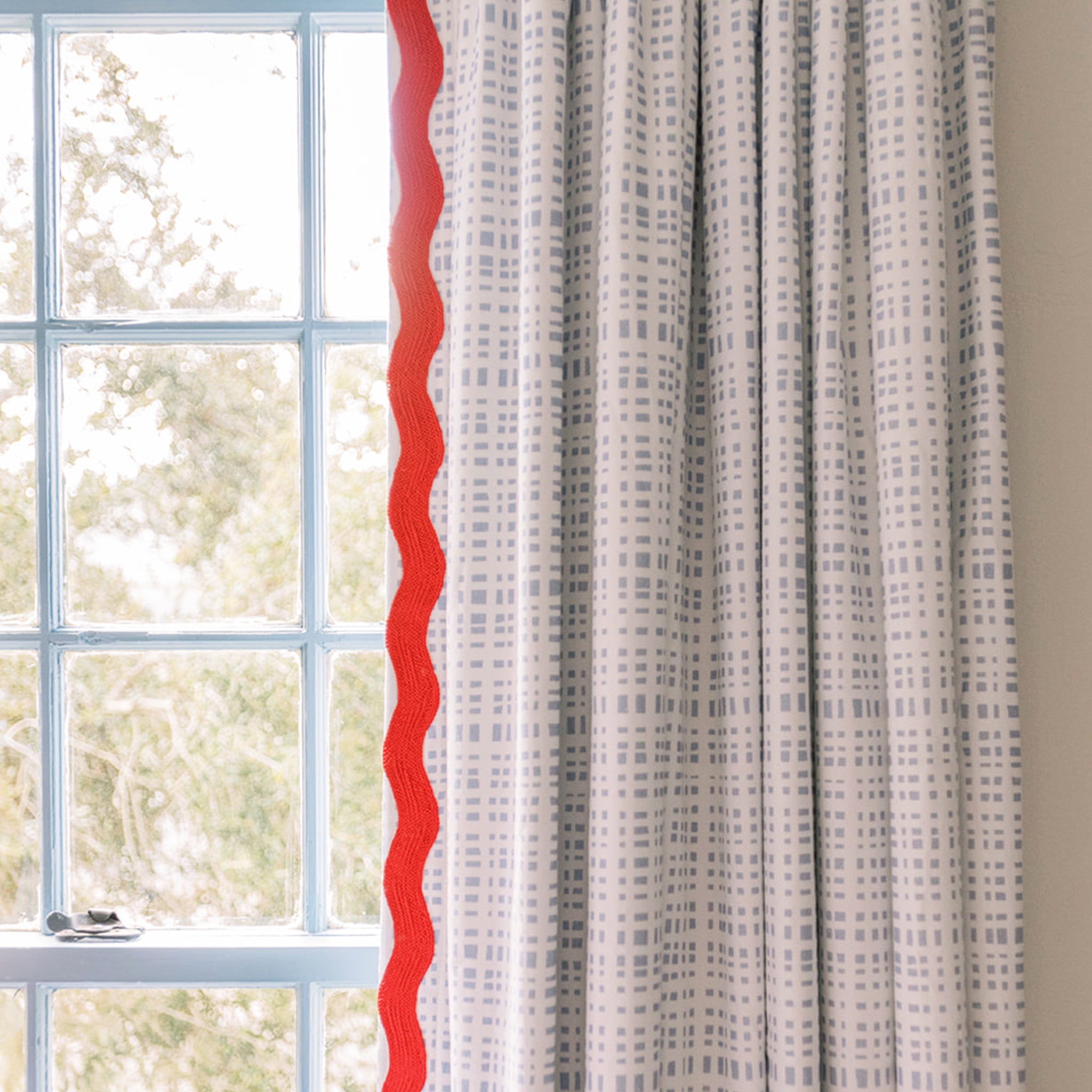 FEATURED: Photo by @sarahgtucker. Shown in Pinch Pleat / Blackout / Cherry Rick Rack Trim.