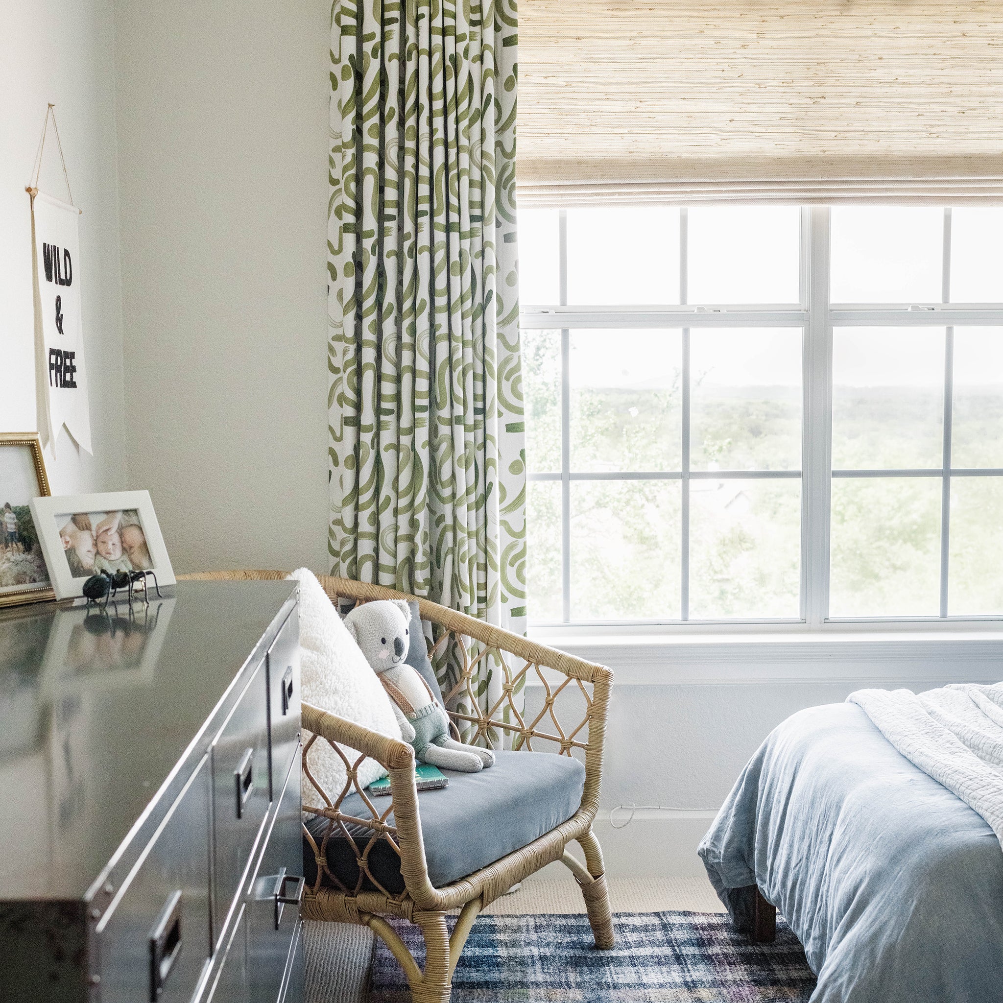 FEATURED: Photo by @hayleyvanwagphoto. Shown in Ring Top / Blackout.