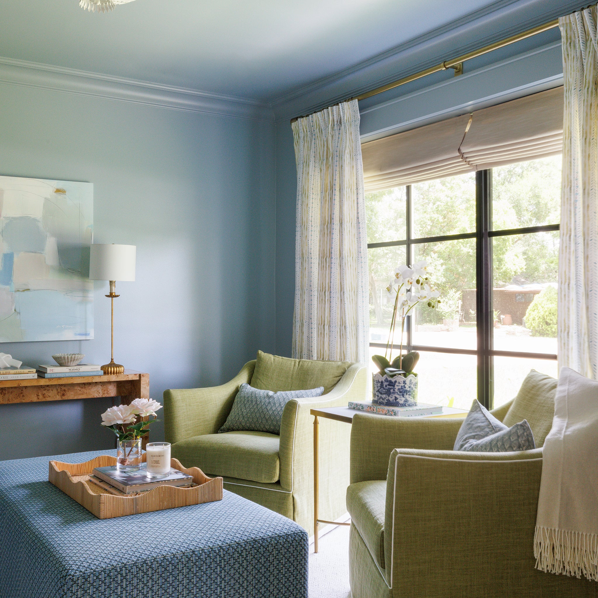 Photo by @visionandhammer & @rachelalysemanning. Shown in Pinch Pleat / Privacy.