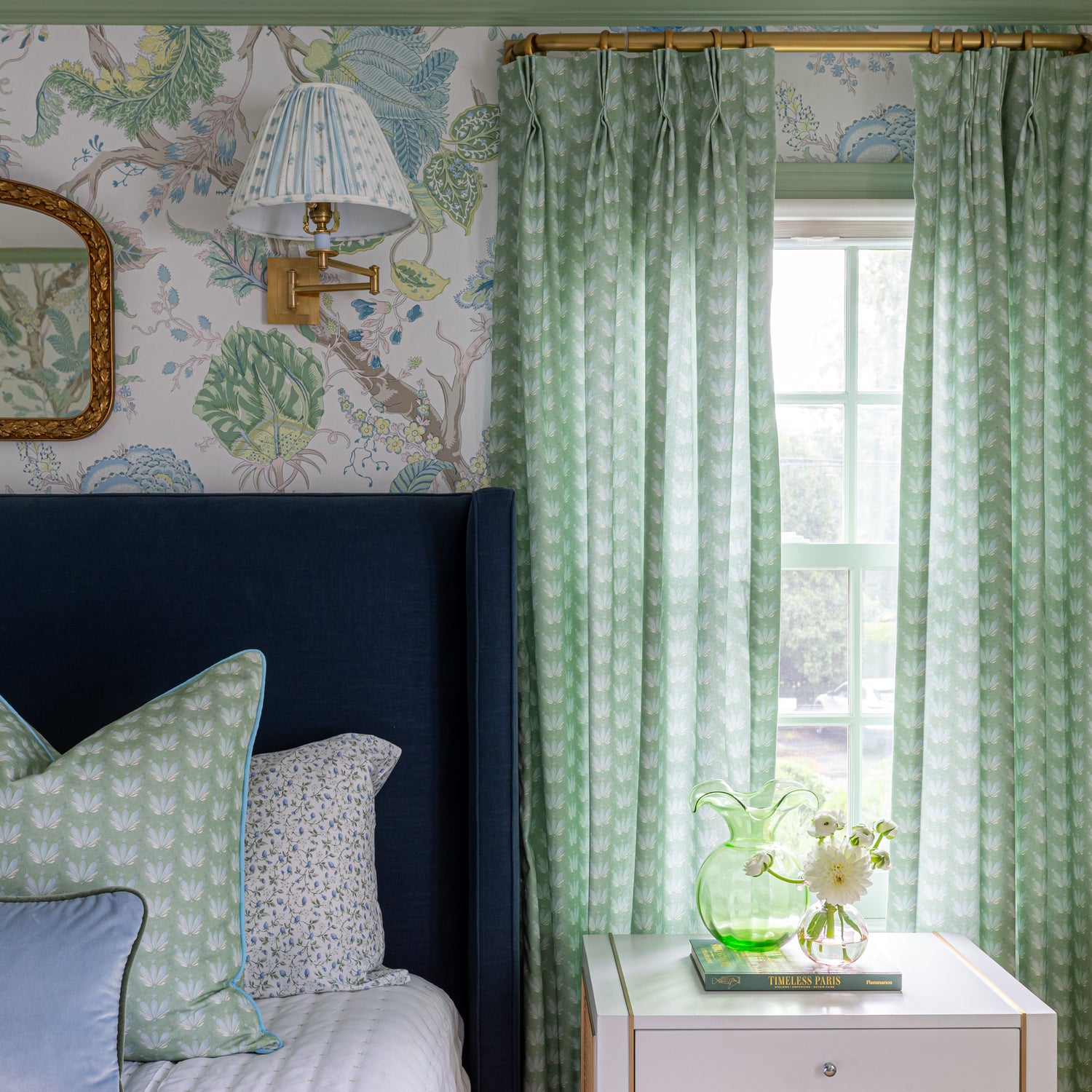FEATURED: Photo by @katesmithinteriors. Shown in Pinch Pleat / Privacy.
