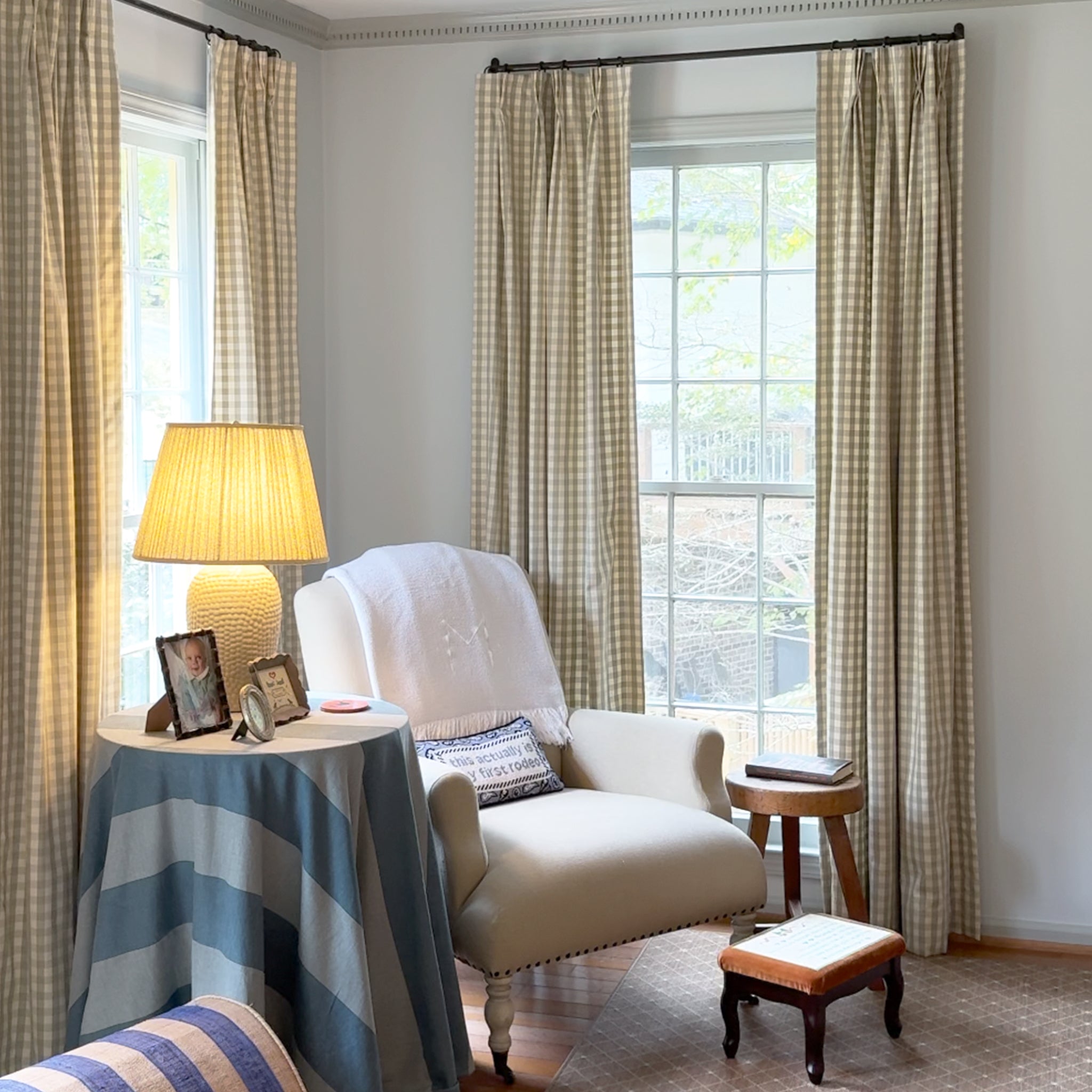 FEATURED: Photo by @hannahsmckenna. Shown in Pinch Pleat / Privacy.