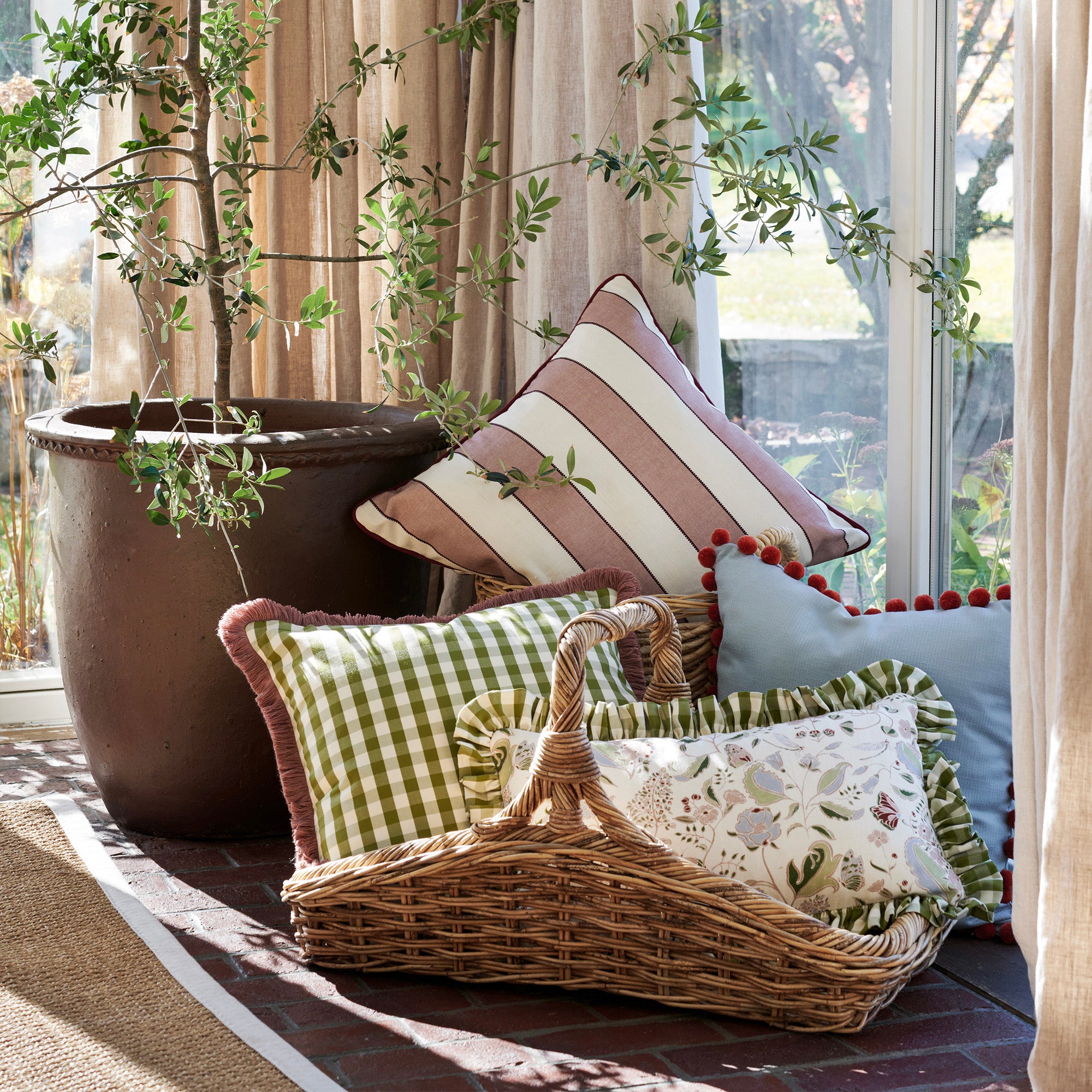 FEATURED: Photo by @oliverjames_interiors & @tamara_flanagan_photo