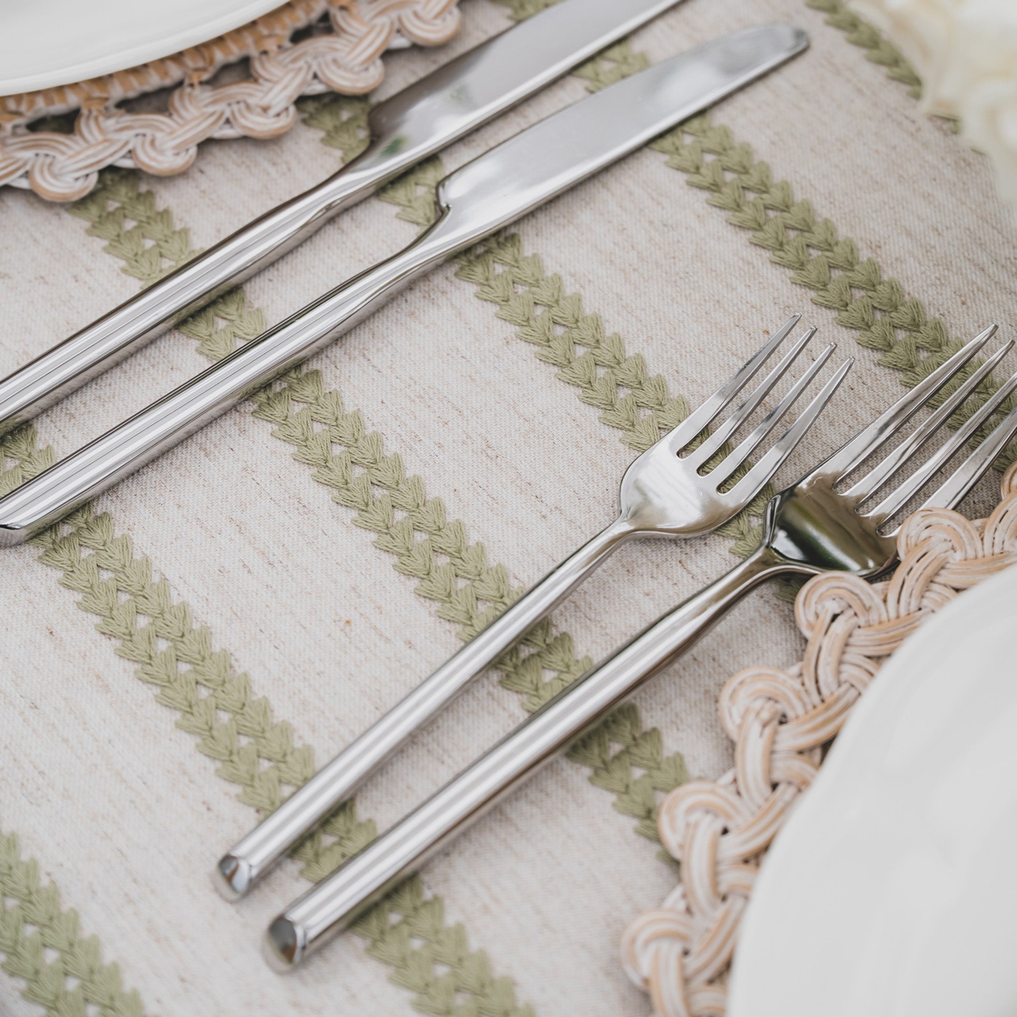 Vivienne Pistachio Tablecloth - Thumbnail 4