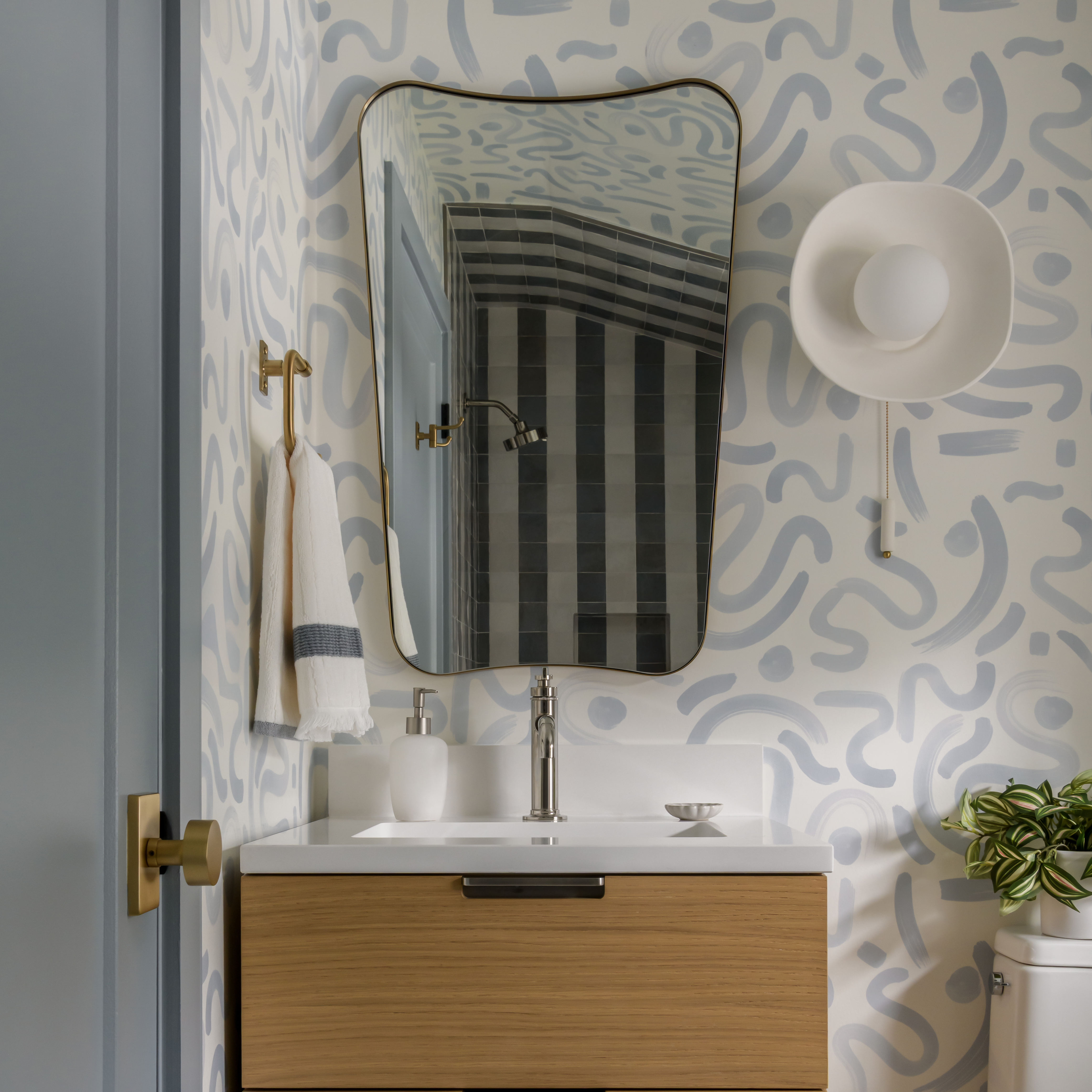 UGC Wallpaper Hockney Sky jmuschelinteriors 1