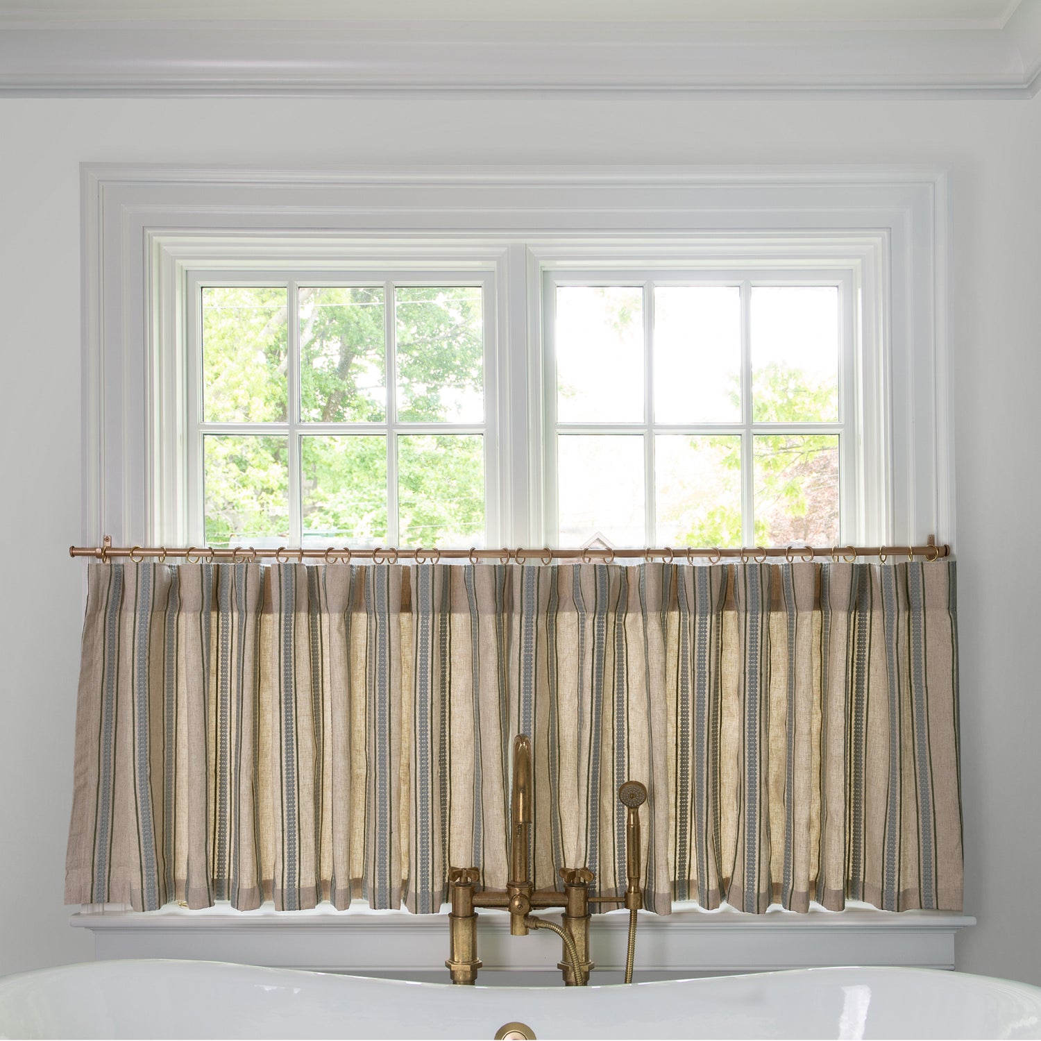 FEATURED: Shown in Ring Top