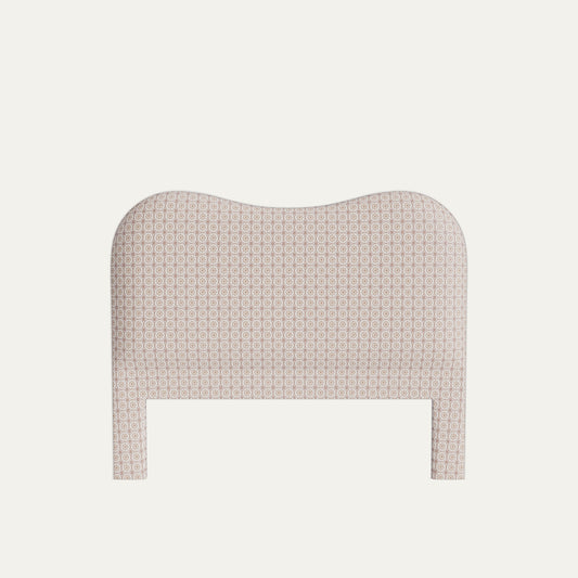 FEATURED: Shown in Queen / Sand Welt