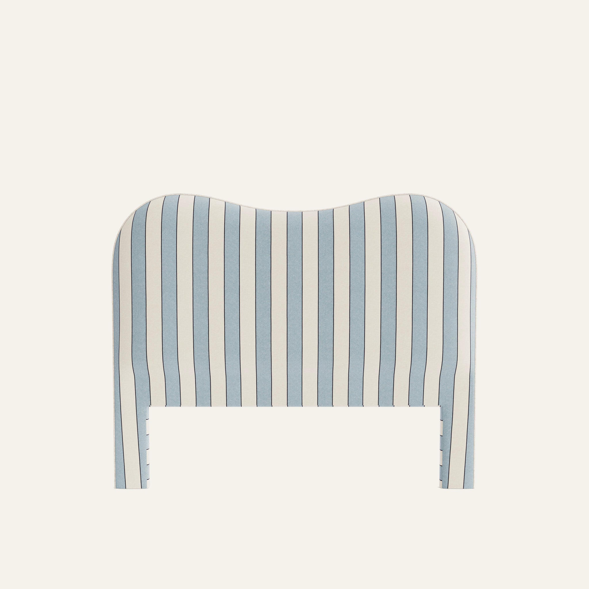 FEATURED: Shown in Queen / Sand Welt