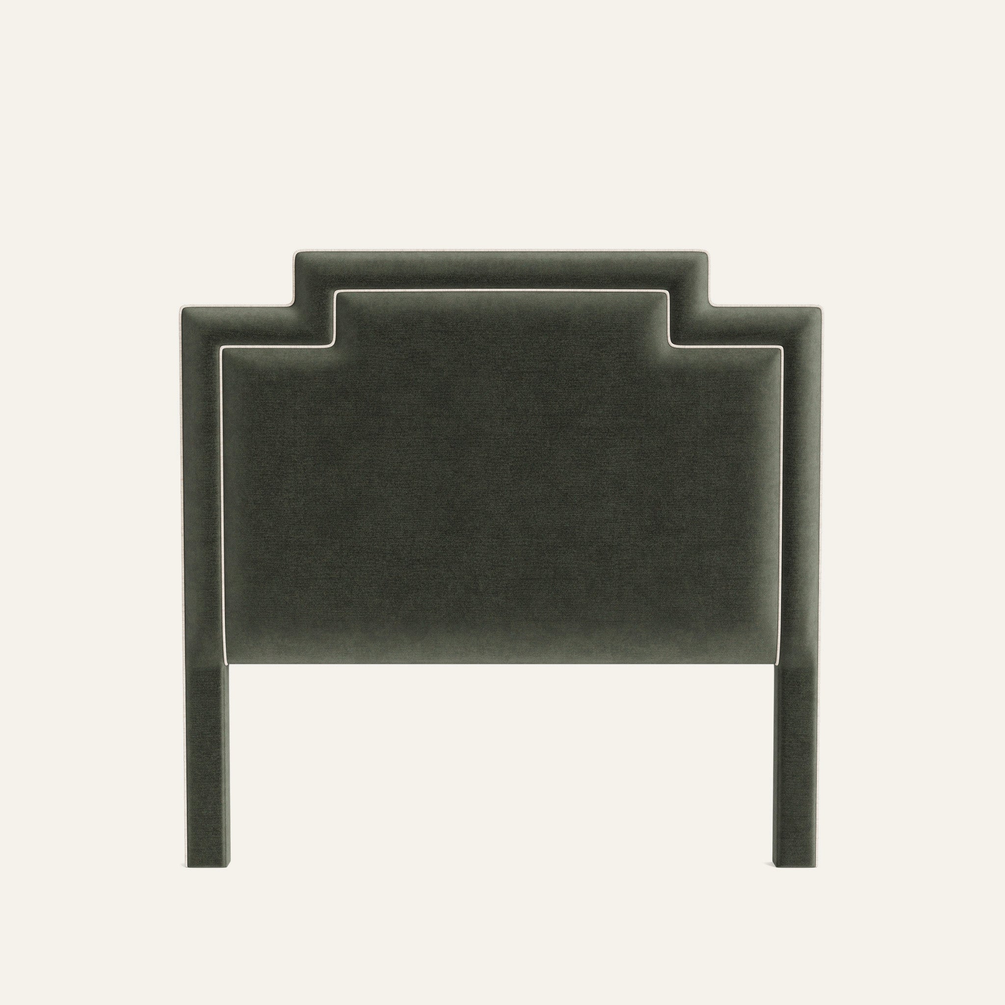 FEATURED: Shown in Queen / Sand Welt