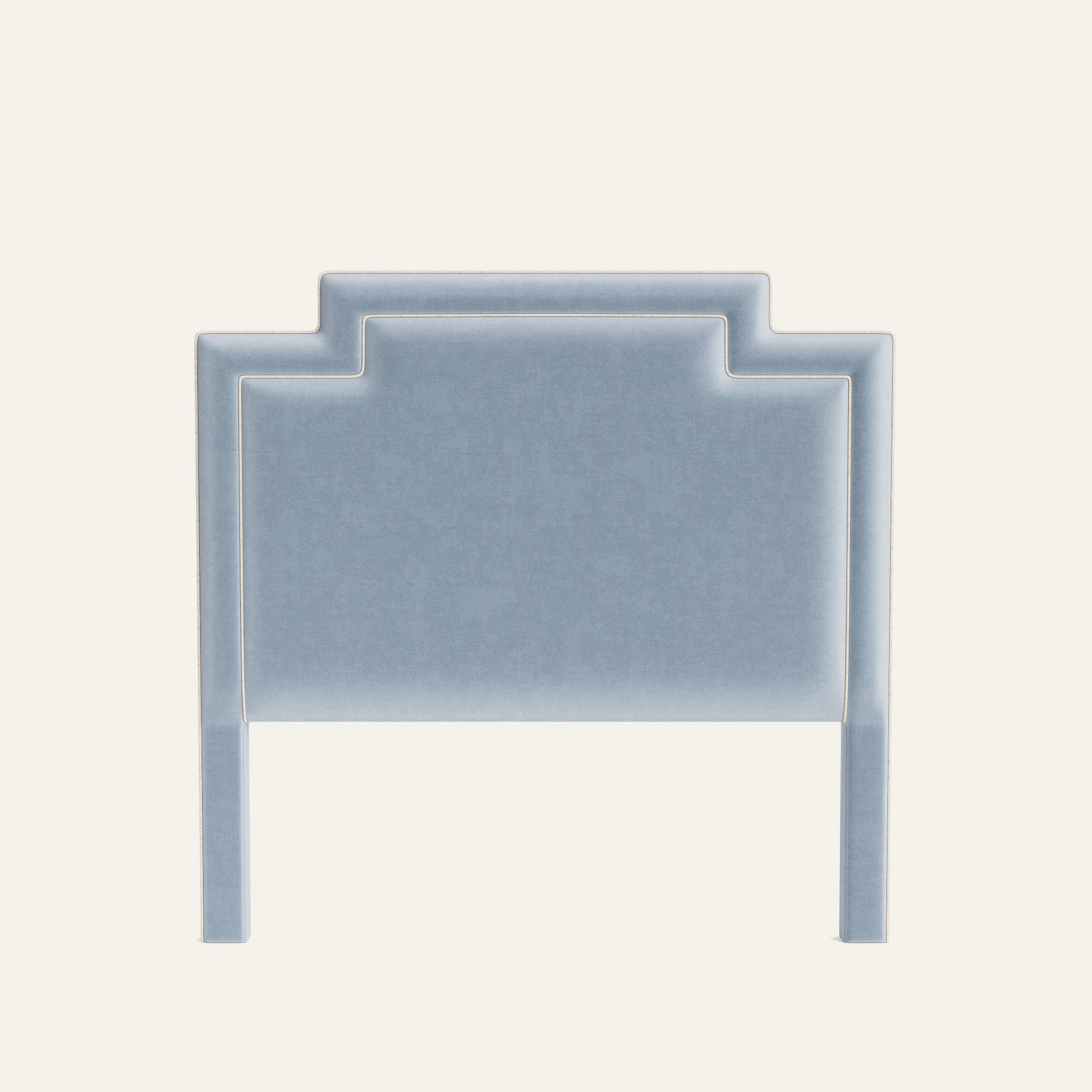 FEATURED: Shown in Queen / Sand Welt