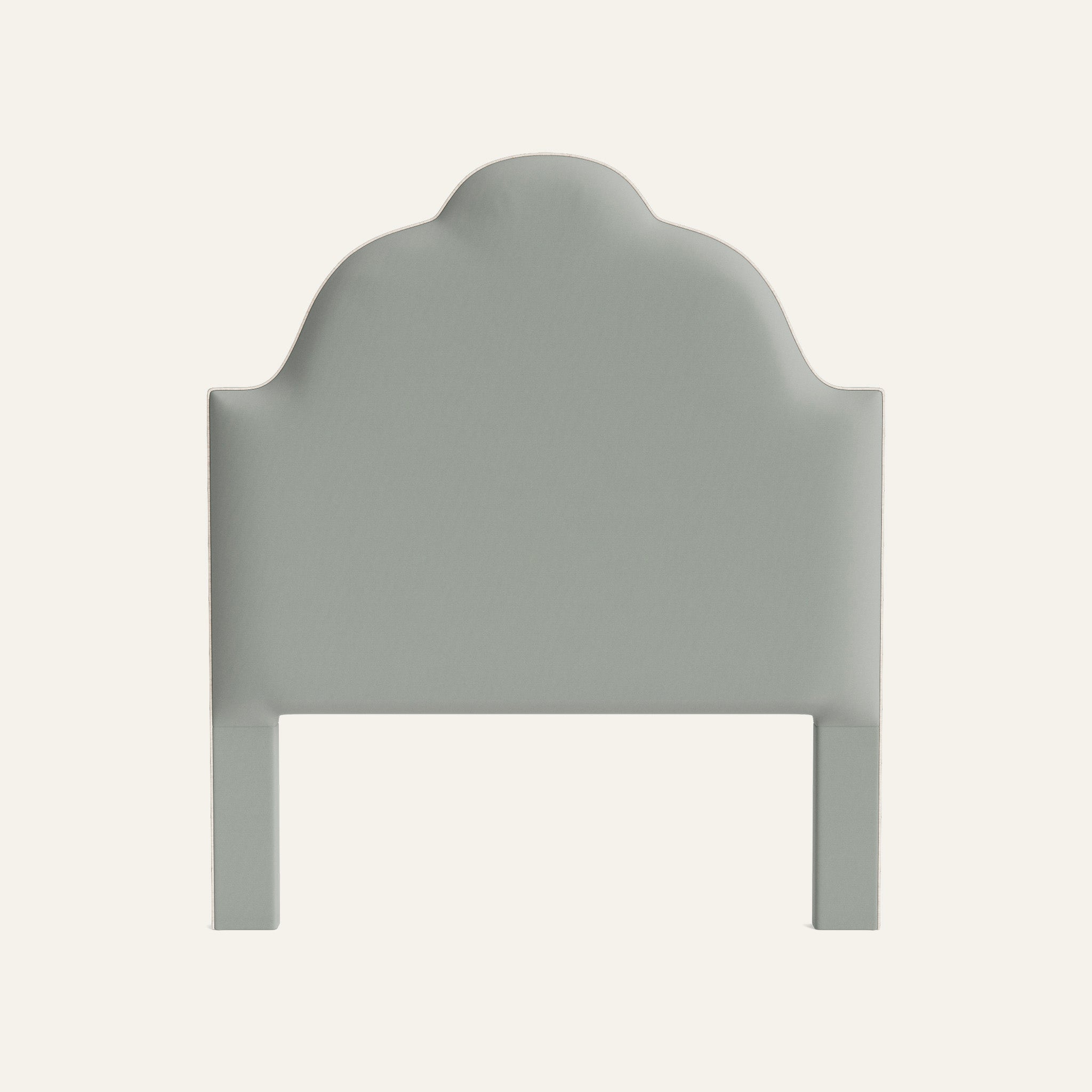 FEATURED: Shown in Queen / Sand Welt