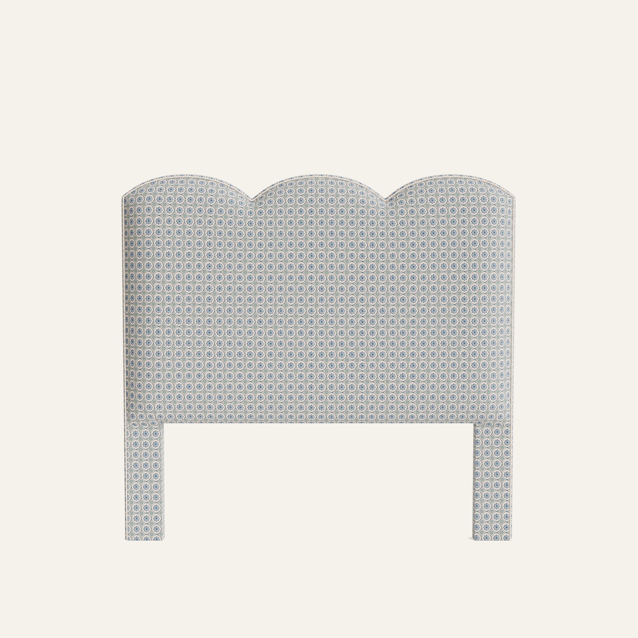 FEATURED: Shown in Queen / Sand Welt