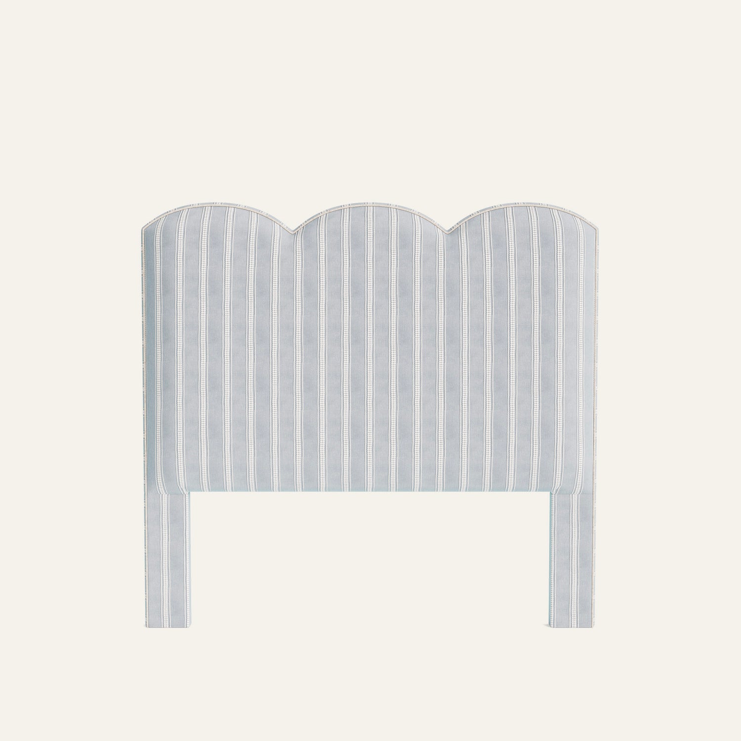 FEATURED: Shown in Queen / Sand Welt